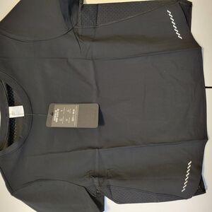 Fabletics: Essential Air Tee